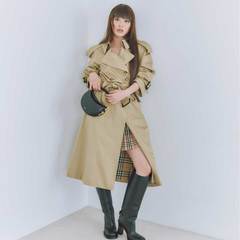 裏地のバーバリーチェックが可愛い♡内田理央が着こなすバーバリーの王道トレンチコート
