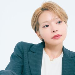 【ショート】韓国ドラマ『彼女はキレイだった』に出演したコジュニがお手本！ハンサムだけど女性らしい丸みシルエットで爽やかに