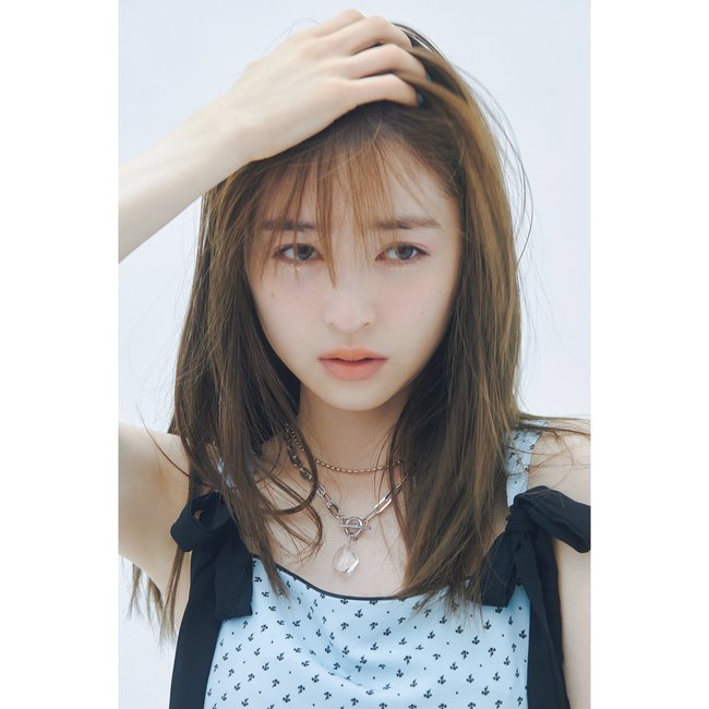 シルバー×ゴールドの素材違いレイヤードが今ドキ♡甘めコーデ×ほどよくハードなアクセでシャレ感UP