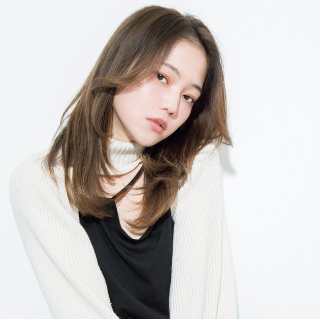 ストレートアイロンでつくる♡ 初心者でも簡単に”今っぽ髪”にアプデ。【計算ずくストレート】って？