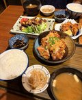 <p>私のお気に入りの恵比寿にある定食屋さん『土鍋炊ごはん なかよし』</p><p>副菜の品数も多く、バランスの良い定食で満足度が高いので、<wbr>疲れた時によく利用しています。</p>