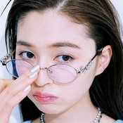 ラメやメタリックを際立てる㊙︎テクって？盛りすぎてないのに顔が盛れてる♡洗練度高めな【洒落ギャル発光メイク】HOW TO