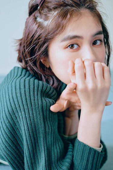 画像 写真 佐藤晴美 太ももの細さが超理想的 定番デニムを旬にアプデする しゃれみメイク Arweb アールウェブ 大好きな人にモテるための髪型 メイク ファッション情報満載