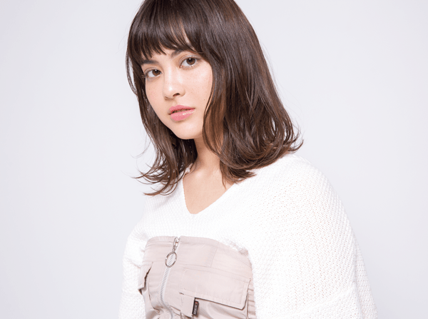 なんか最近太った…かも…？ 顔の丸みをカバーしたいあなたへ捧ぐスタイリング術