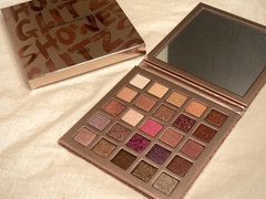 今年最後に買うべきクリスマスコフレはこれ！CLIOの25色パレットがかわいすぎてヤバイ♡【日笠麗奈】