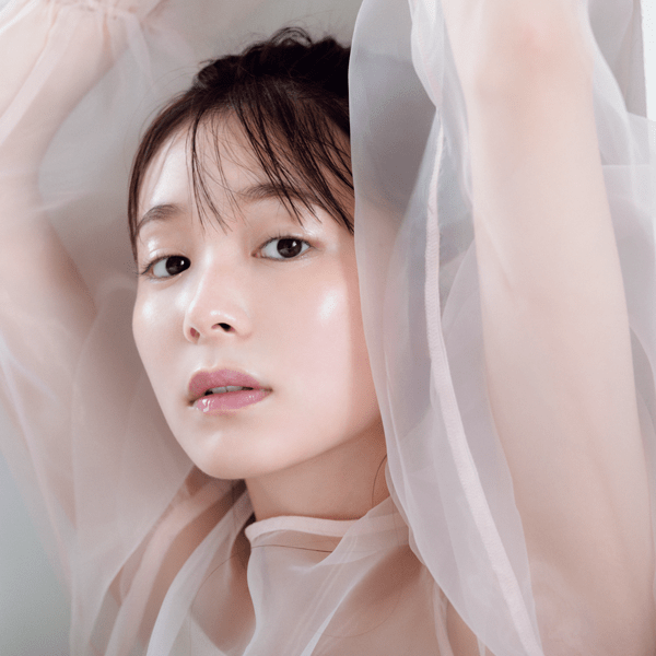 りんくま 女性誌 Arに初登場 目元がじわっと透けてきらめく 透明感アイシャドウでつくるおしゃモテ顔メイク Arweb アールウェブ