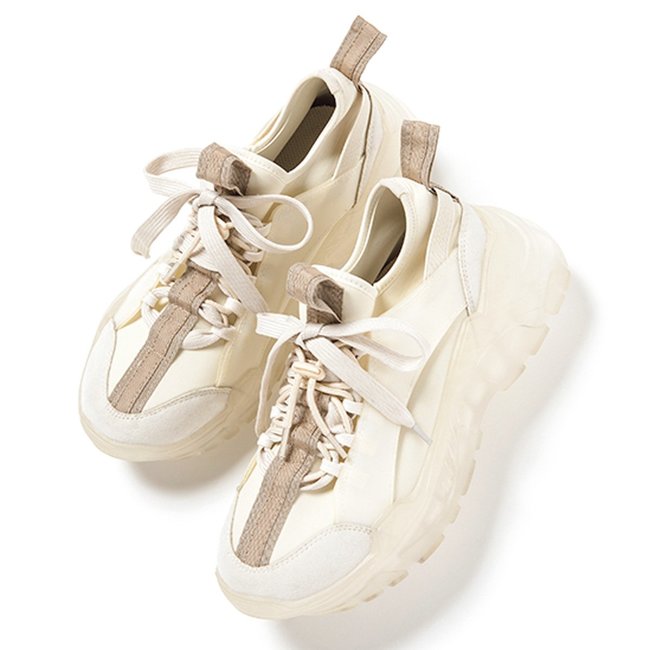 【365days色っぽ】透け感ヒール付きのベージュスニーカーにキュン♡