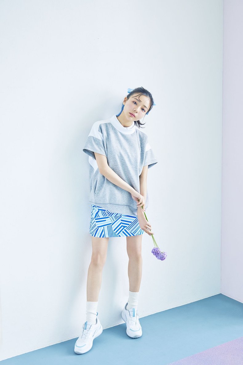 [ワンピースを着回し]シャツ￥5,999、シューズ￥9,999／ティゴラ