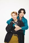 (左)JO1・川尻蓮(右)PENTAGON・YUTO。ar4月号より