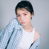 女優・佐久間由衣、一気に上級者見えする「アカ抜けピンク眉」を披露