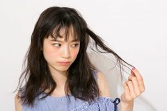 「え!? 髪の梳かし方ってそれが正解だったの？」プロが教えるおこもりヘアケア集