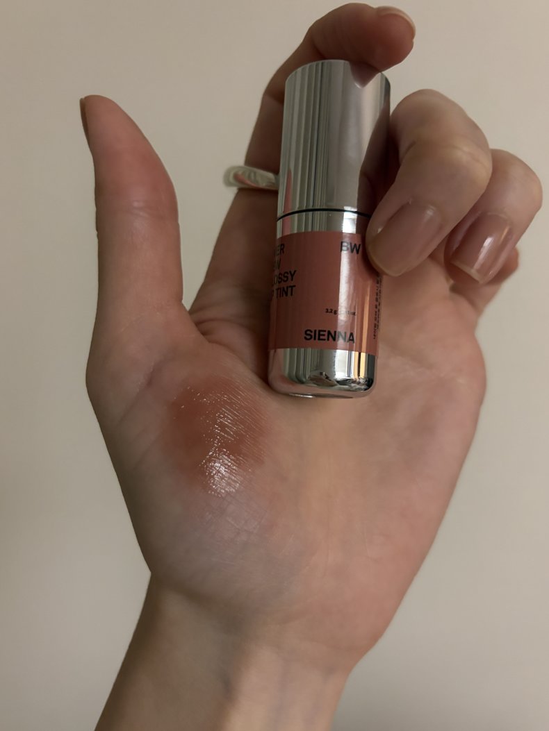 NAMING.（ネーミング）オーバーデューグロッシーリップティント 07 SIENNA​ スウォッチ