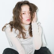 「えっ、ストレートアイロンで作れるの?!」”カクカク感”をあえて生かした【くるんくるんウエーブ】HOW TO♡