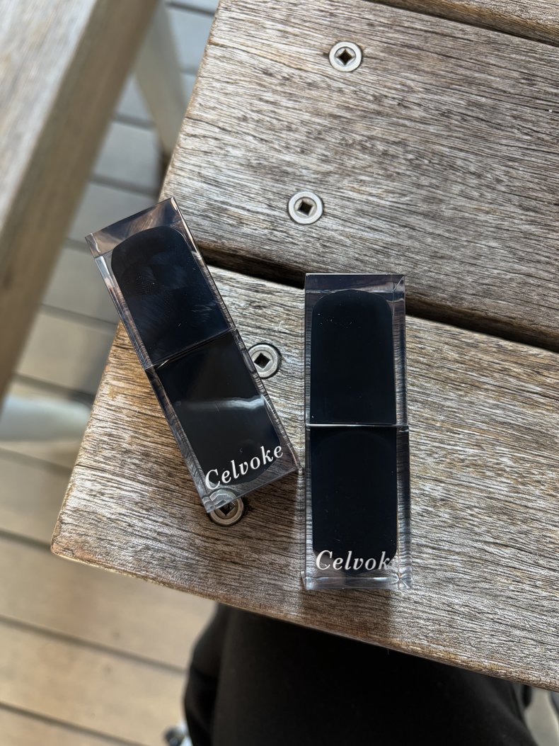 セルヴォーク ルージュ オー ミューテッドグロウ　パッケージ