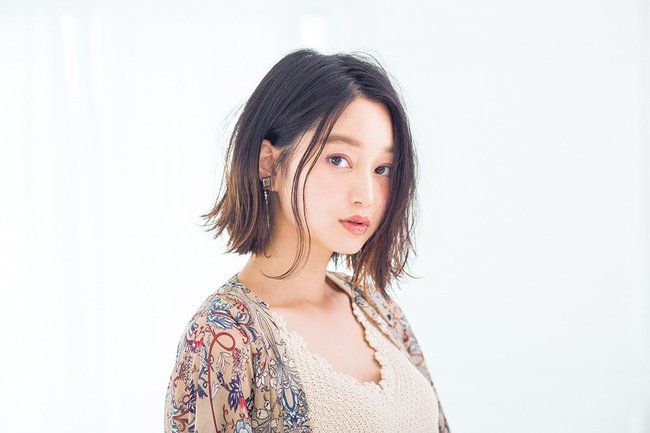 ぶつ切りカットの前下がりボブ人気が止まらない!