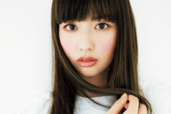 鈴木えみ、ジバンシイのチーク「プリズム・ブラッシュ」に恋をする♡