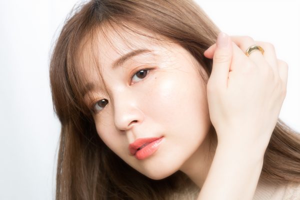 「どうにかして田中みな実になりたいーーー！」似すぎて撮影現場もザワついた!? 目・眉・ホクロでつくる【みな実顔】