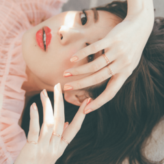 コーデに締まりが出ない理由はもしやこれ？　ネイル・リングでオンナっぽさもオシャレさもWでゲットできるってよ♡