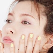 「抜け感もありつつ、目力アップ」陰の主役はグレーライン！八木アリサが魅せる最旬メイクHOW TO