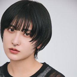 【ショート】丸みのあるショートは目力強調ラインが決め手