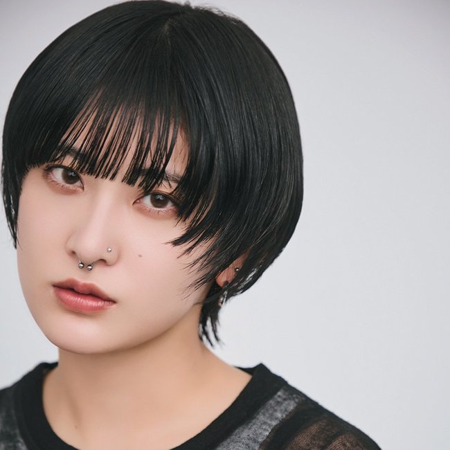 【ショート】丸みのあるショートは目力強調ラインが決め手