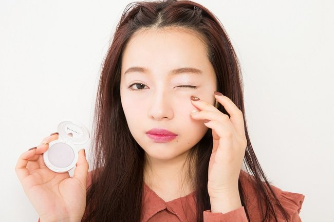 あなたも「メイク上手い人」の仲間入り。ハイライトの入れ方、正解はコレ！【村瀬紗英がお試し】