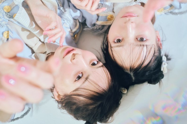 鈴木瞳美、冨田菜々風。ar1.2月合併号より