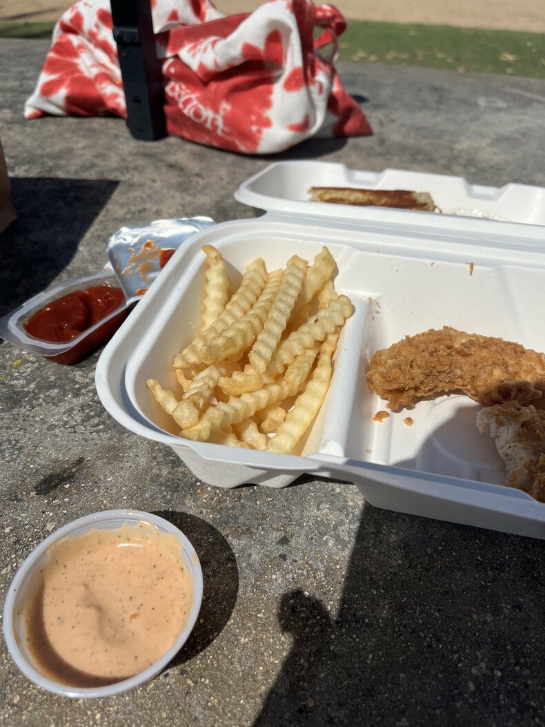 ハワイのファストフード「raising cane's」