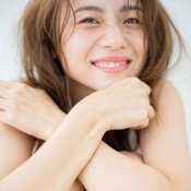 【令和の憧れ女子代表】伊原葵の思うあか抜け3大原則は? 肌作りからこだわりの眉パーツまで、徹底取材