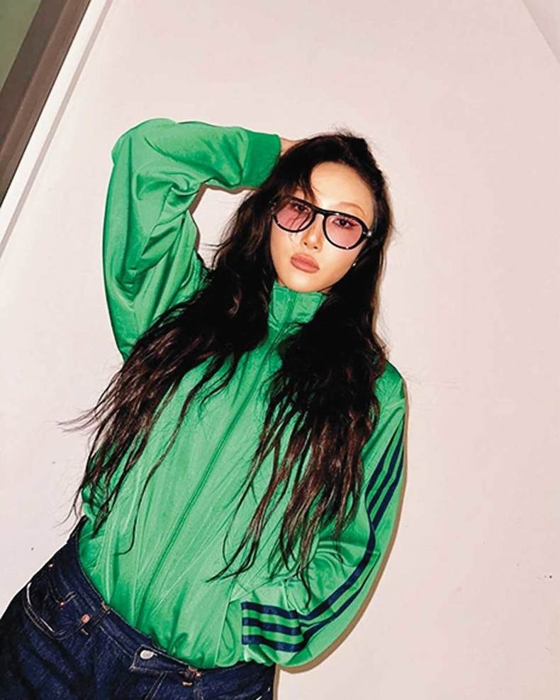 ジャンル別・韓国アイドル「空港コーデ」 ③クール系空港コーデ