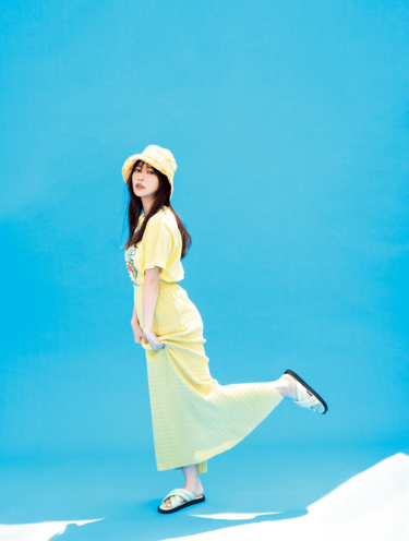 指原莉乃 「久しぶりに一目惚れ」この夏はカラーアイテムに夢中♡ 可愛