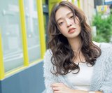 可愛いけど、ただ着るだけじゃ普通の女！淡色ニットを着こなすマーメイドロングって知ってる？