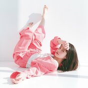 今田美桜、私服はいつも”辛め”?「辛めの黒パンツに、レザーの黒ジャケットを羽織り…」ファッション観をネホハホ♡