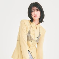 【ボブ】頬にかかるシャープな毛束でフェイスラインがすっきり