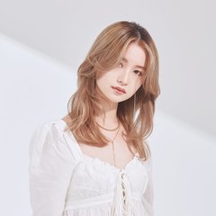 【ミディアム】雪のようにメルティなホワイトベージュで軽やかに♡