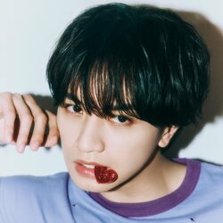 中島健人「僕の写真から体温を感じてもらえたら」手のひらじゃなくて手の甲で⁉︎本人伝授の“正しいケンティーの用法”をお届け♡