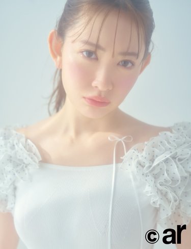 小嶋陽菜の美しいデコルテに憧れる♡普段から心がけていることやマスト