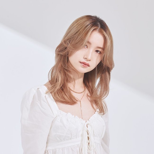 【ミディアム】雪のようにメルティなホワイトベージュで軽やかに♡