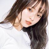 ヘアも気分もツヤめく⼤⼈のシアンベージュ