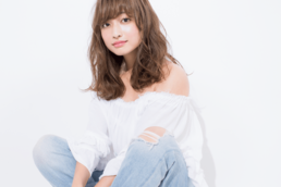 包み込むような女らしさが決め手の本命ミディ