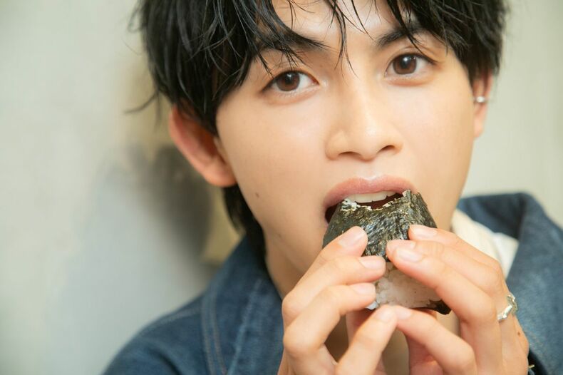 草川直弥