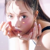 【カバンの中身】お気に入りからお出かけ中のマストアイテムまで!八木アリサのプライベートなカバンの中身を大公開♡