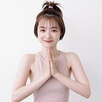 呼吸を深めるヨガポーズはココロとカラダのリラックス効果絶大！ハッピーなエネルギーも一緒に取り込んじゃおう