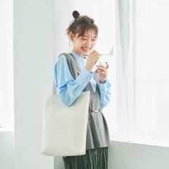 【バッグの中身】あか抜け女子が「仕事用カバン」に必ず入れているものって？