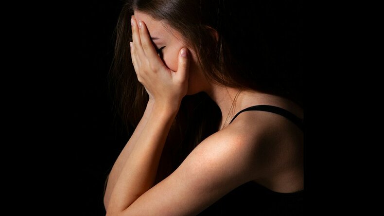 【心理テスト】あなたの隠れストレス度をチェック！なぜ悲しんでいると思う？ 選んだ理由で診断