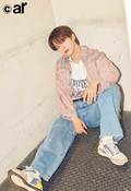 河野純喜。ar7月号より Tシャツ¥7,480/レアセル(タートル) デニムパンツ¥8,800/ディッキーズ ネックレス¥30,990/ポートレートリポート(ハナ コリア) 靴¥38,280/アンビシャス(タキヒヨー) ブレスレット/本人私物 シャツ、ベルト、ソックス/スタイリスト私物