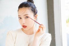 あれ、黒…じゃない！じっと見つめちゃうさりげなカラーライナー、最強説【村瀬紗英がお試し】