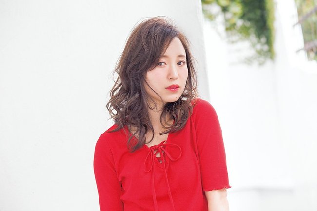 顔まわりで揺れる無防備バングにドキ♥