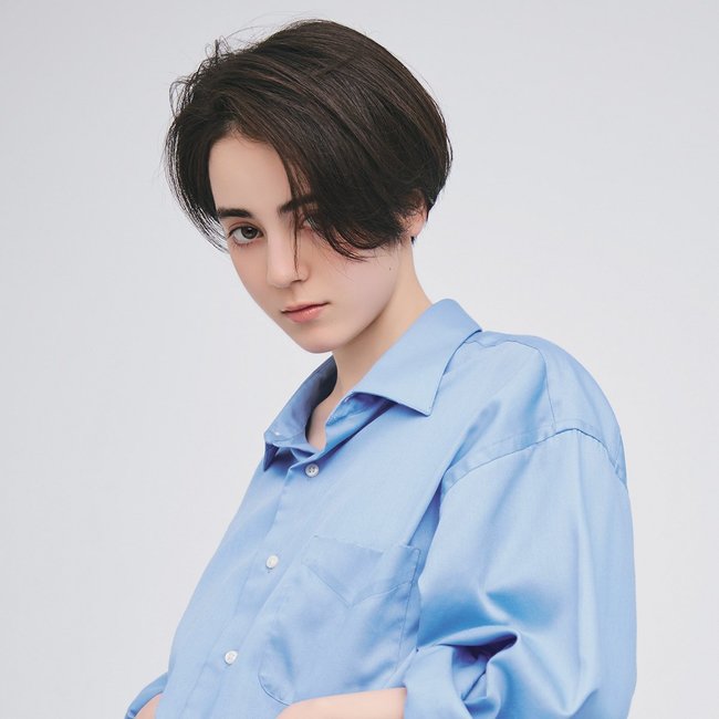 【ショート】カッコよさと色気を備えた美貌なショートに一目惚れ