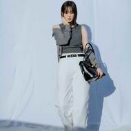 本田翼、白デニムを華麗に着こなし「バルーンでちょっとゆるっとするのが好き」余白にきゅん♡【大人カジュアルデニムコーデ】